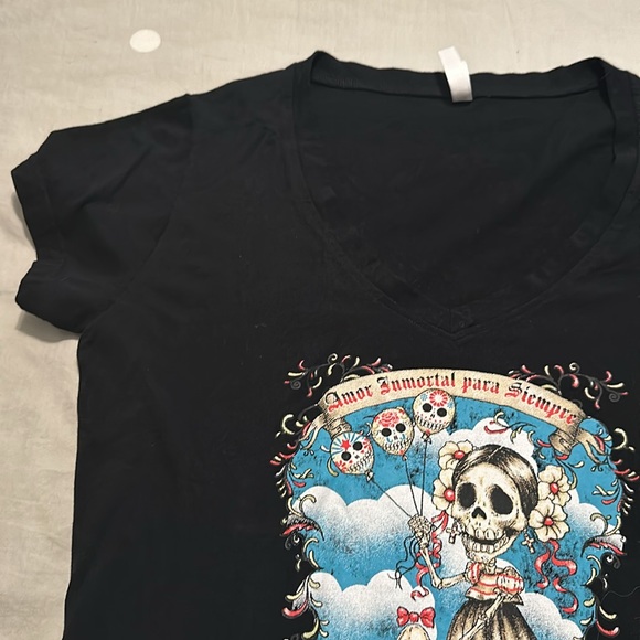 Black graphic print tshirt. - Picture 3 of 4